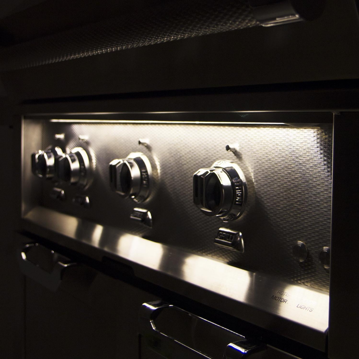 Hestan 30-Inch Built-In Natural Gas Grill W/ 2 Trellis Burners & Rotisserie - GABR30-NG