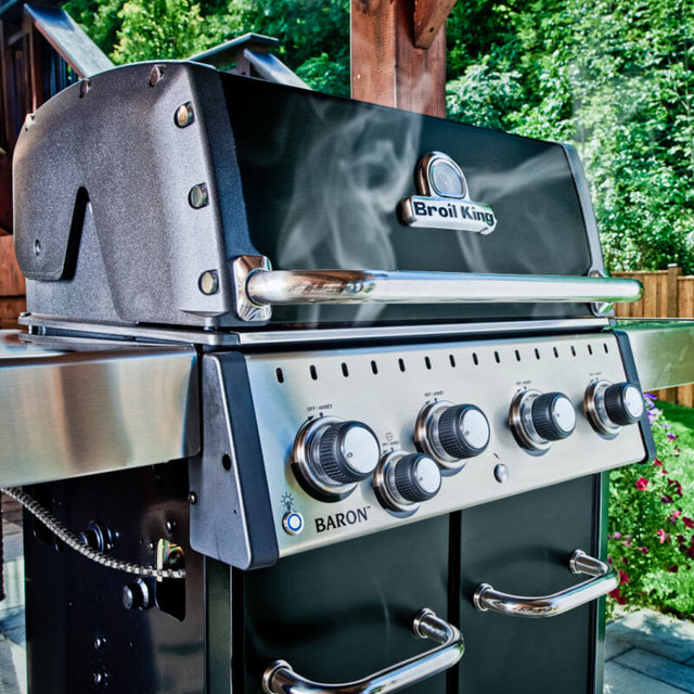 Broil King Baron 440 PRO 4-Burner Propane Gas Grill With Side Burner
