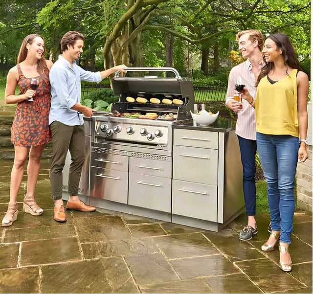 Broil King Imperial S 590i 5-Burner Natural Gas Grill Center