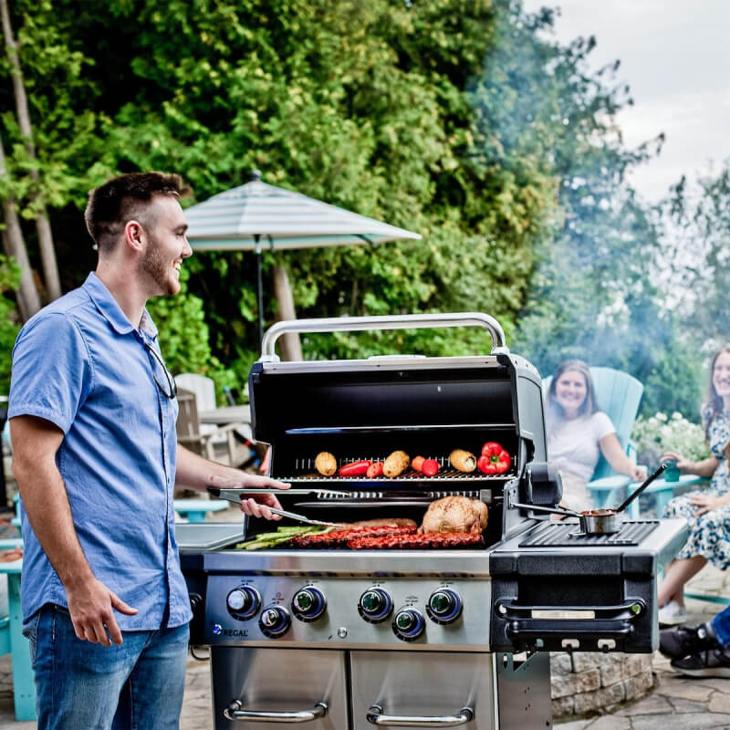 Broil King Regal S 490 PRO IR 4-Burner Gas Grill With Rotisserie & Infrared Side Burner