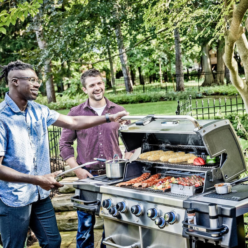 Broil King Regal S 590 PRO IR 5-Burner Gas Grill With Rotisserie & Infrared Side Burner