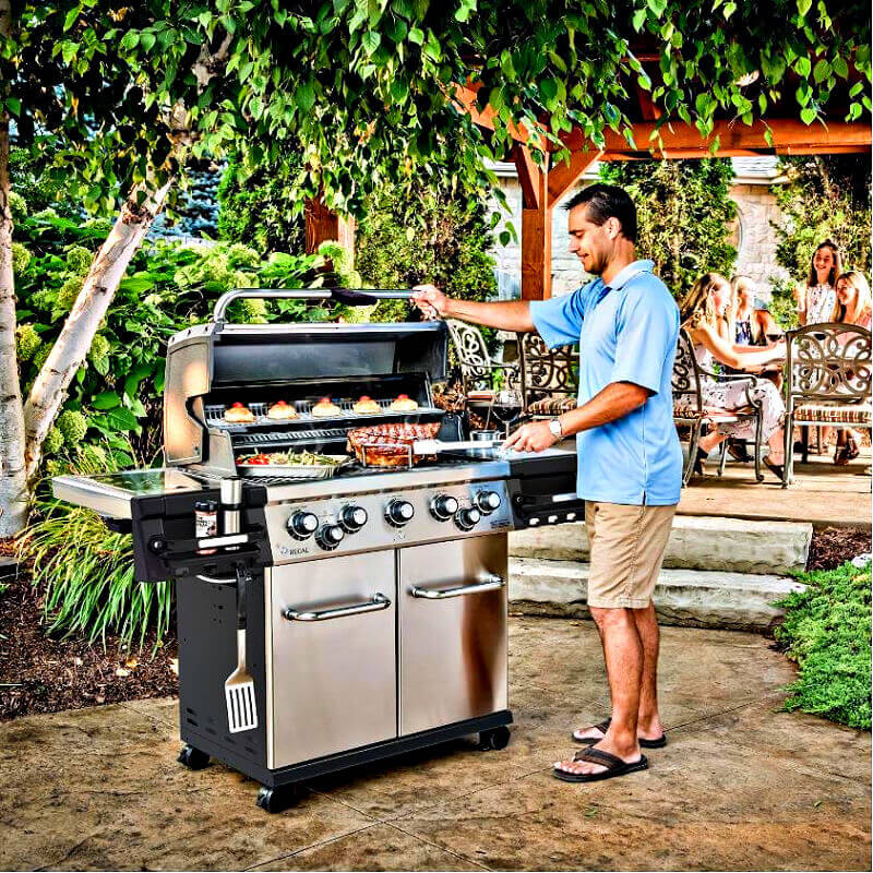 Broil King Regal S 590 5-Burner Gas Grill With Rotisserie