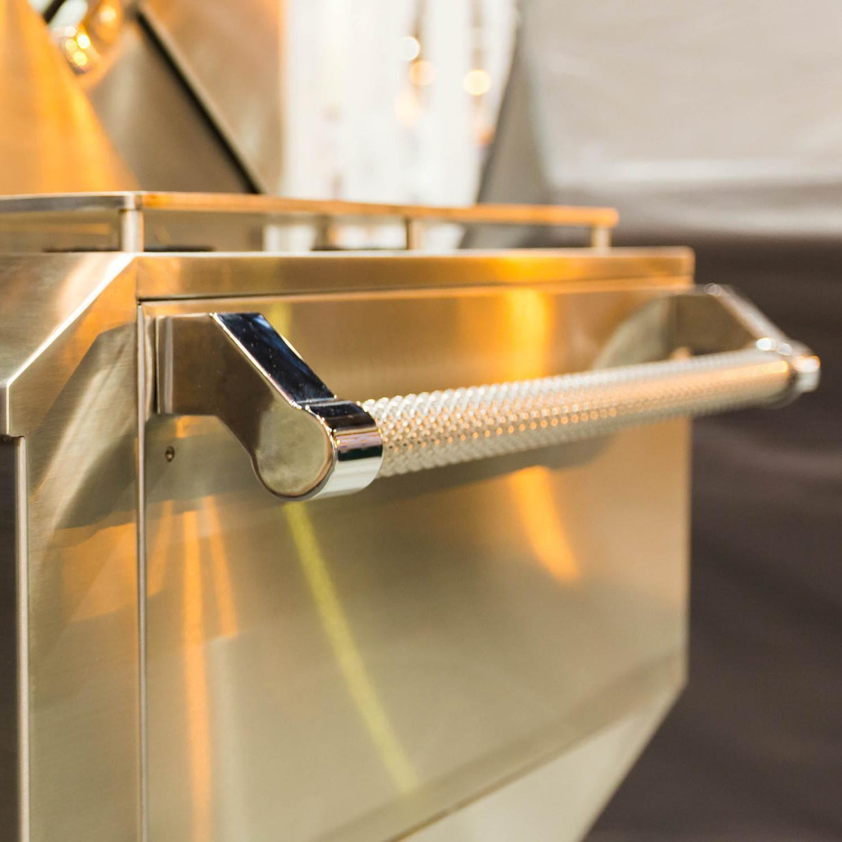 Hestan Deluxe 42-Inch Natural Gas Grill W/ Sear Burner, Rotisserie & Double Side Burner