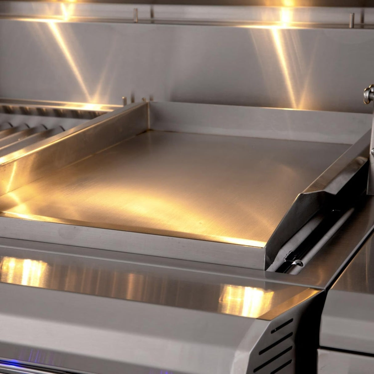 American Made Grills Muscle 54-Inch Freestanding Hybrid Grill - Natural Gas - MUSFS54-NG