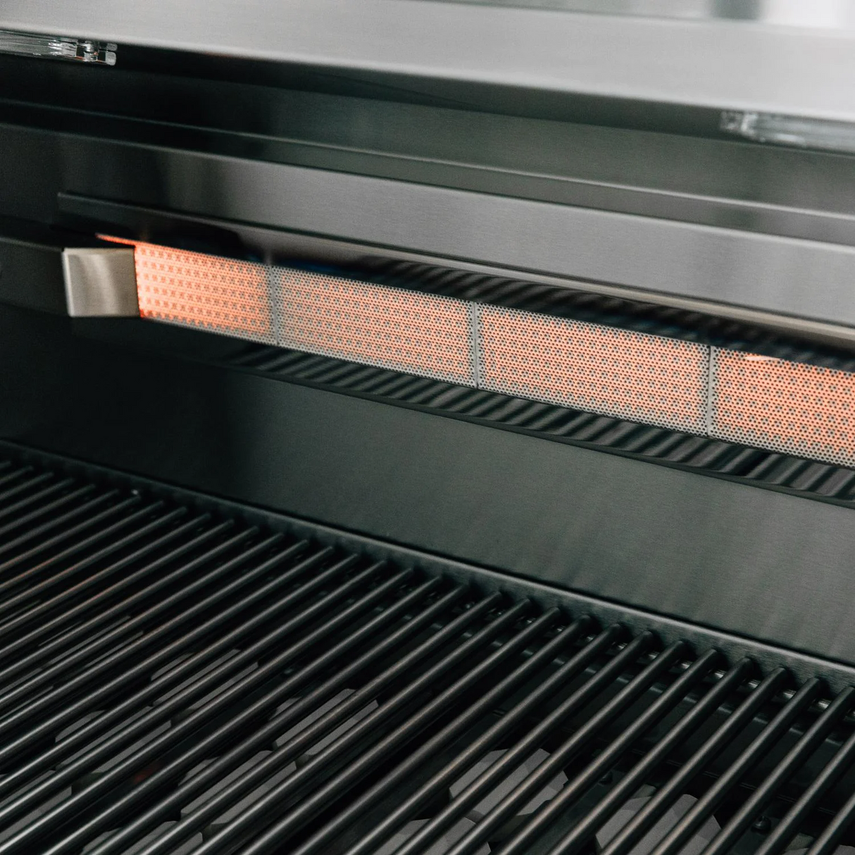 American Made Grills Estate 42-Inch Built-In Gas Grill