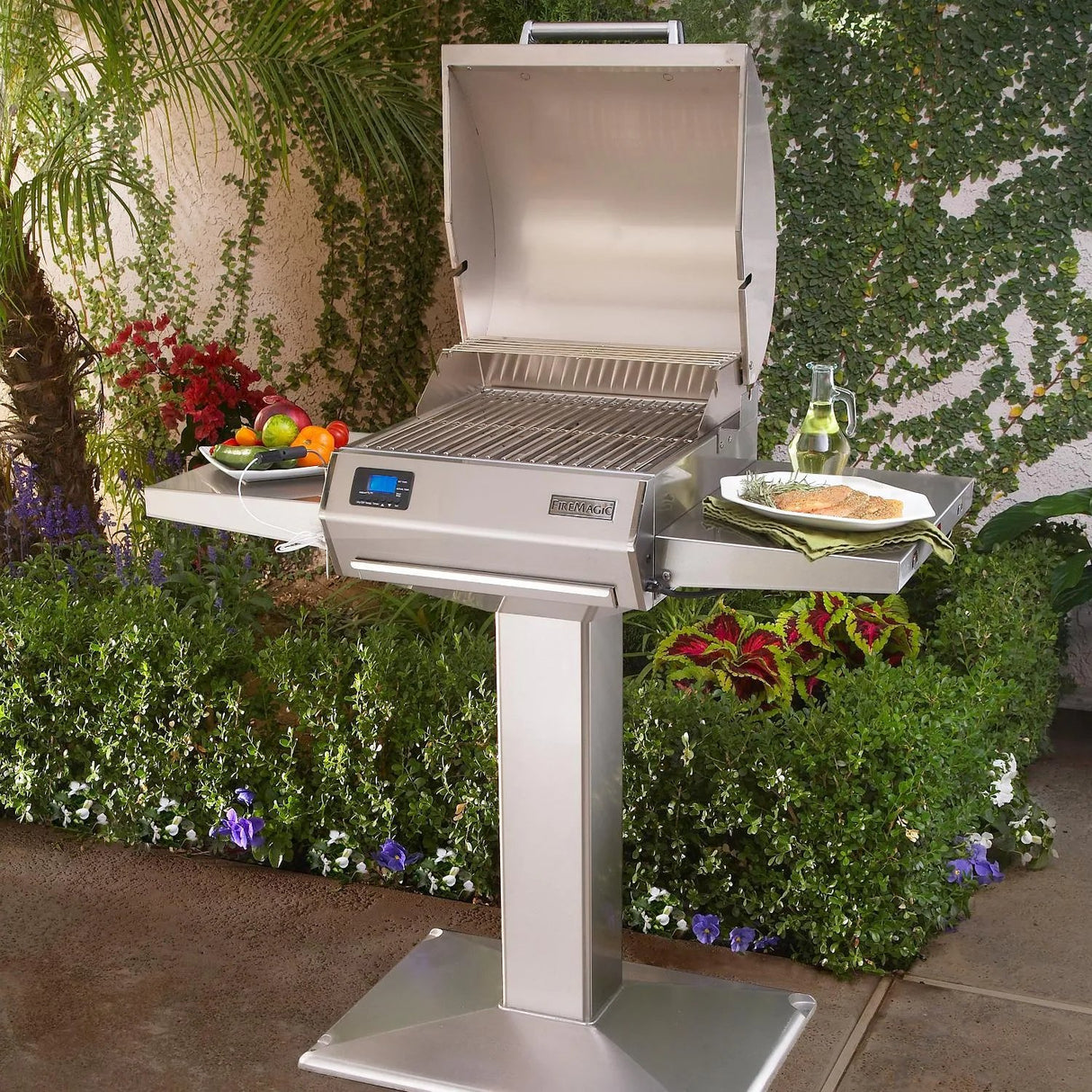 Fire Magic 1800 Watt Electric Grill On Patio Post - E251s-1Z1E-P6
