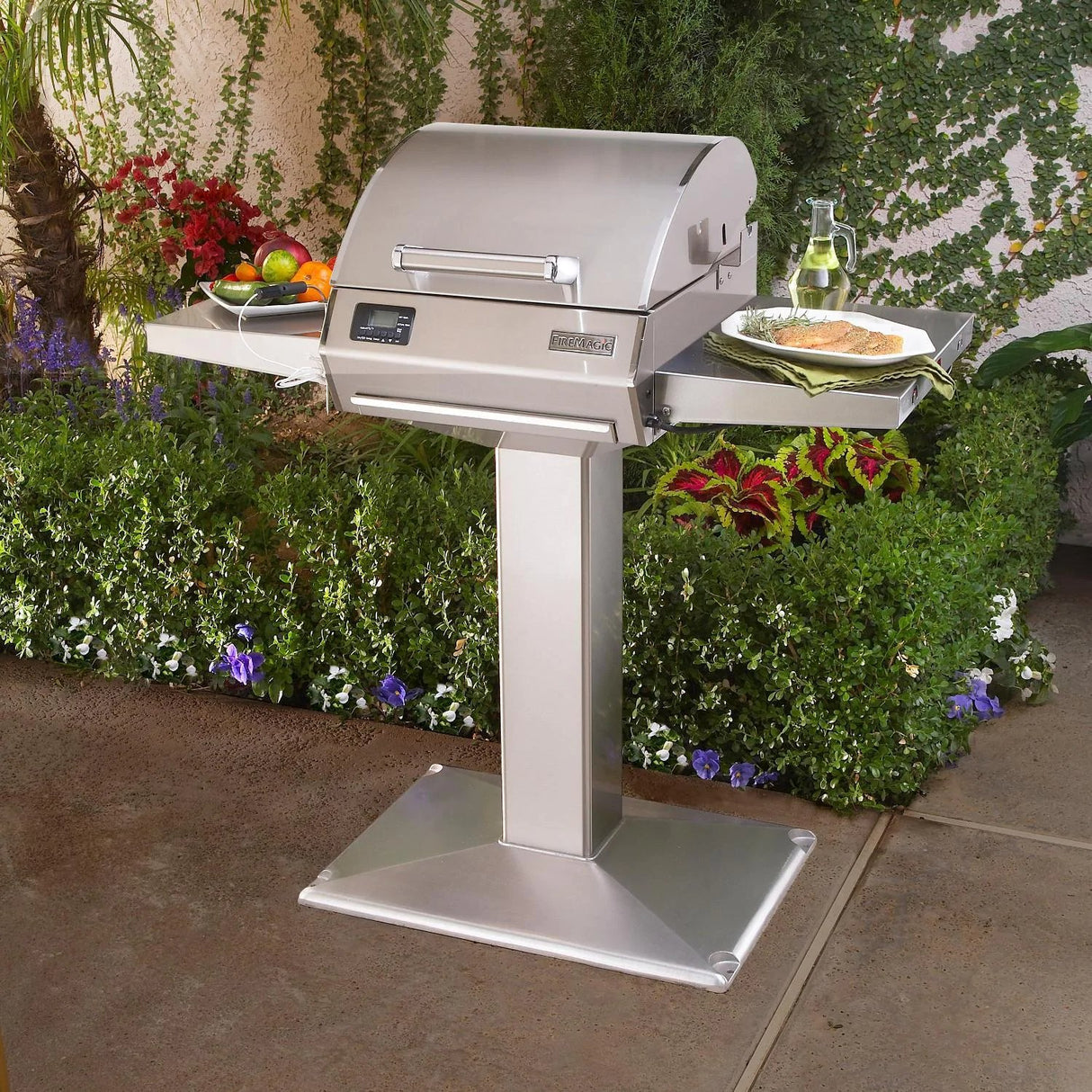 Fire Magic 1800 Watt Electric Grill On Patio Post - E251s-1Z1E-P6