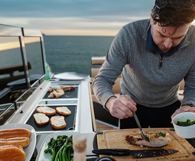 Kenyon Frontier 21 Inch Built-In Electric Grill 240V with Touch Control & Lid