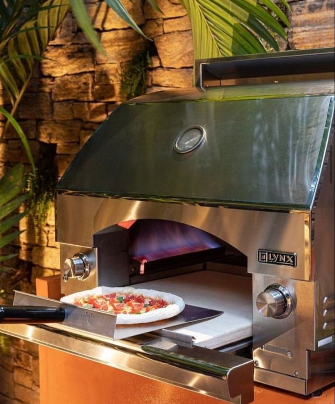 Lynx Professional Napoli 30-Inch Built-In Counter Top Natural Gas Outdoor Pizza Oven - LPZA-NG