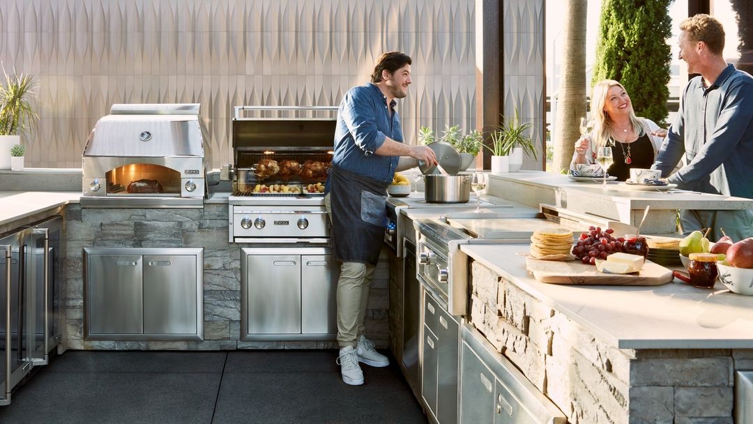 Lynx Professional Napoli 30-Inch Built-In Counter Top Natural Gas Outdoor Pizza Oven - LPZA-NG