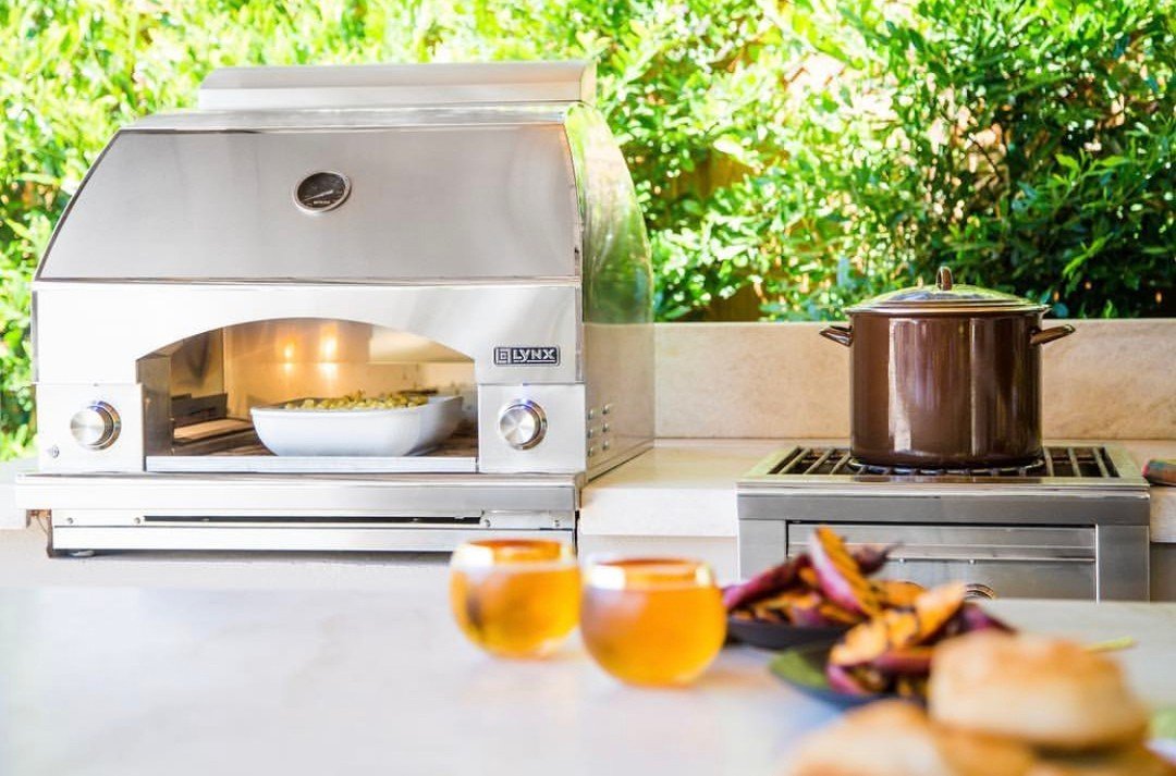 Lynx Professional Napoli 30-Inch Built-In Counter Top Natural Gas Outdoor Pizza Oven - LPZA-NG