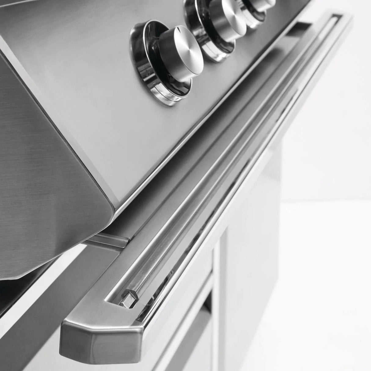 Twin Eagles 54-Inch 4-Burner Built-In Gas Grill with Sear Zone & Two Infrared Rotisserie Burners