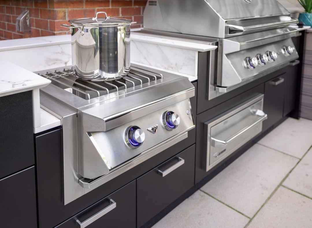 Twin Eagles Built-In 24" Gas Power Burner with Reversible Heavy Duty Grate & Stainless Steel Lid