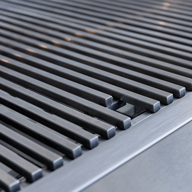 Summerset TRL Pro Built-In Gas Grill - stainless steel cooking grates