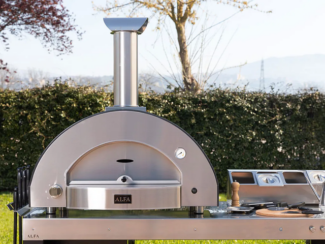 Alfa Classico 4 Pizze Gas Pizza Oven Freestanding on Black Cart