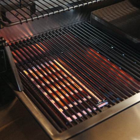 American Made Grills Estate Freedom Grill - burners and grates