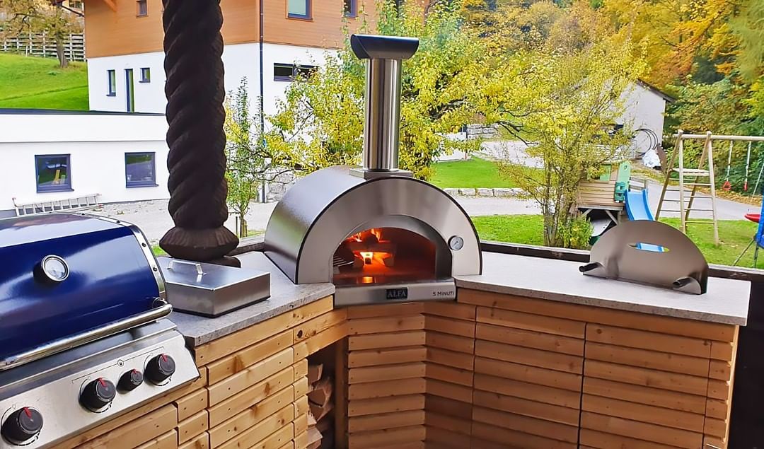 Alfa 5 Minuti 23-Inch Outdoor Countertop Wood-Fired Pizza Oven - Copper